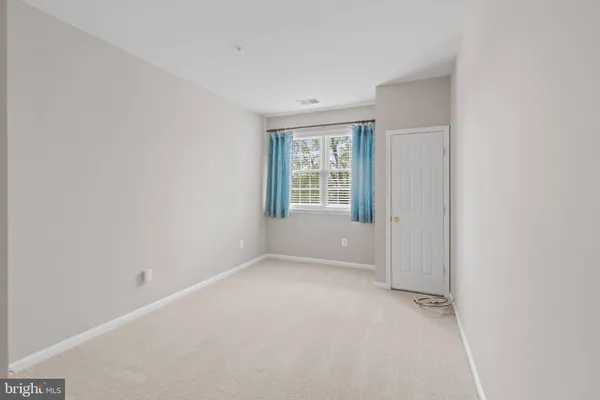 $325,000 | 2607 Chapel Lake Drive, Unit 107, Gambrills, MD 21054