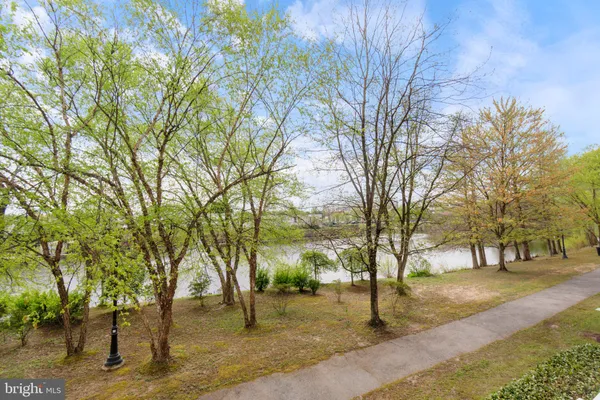 $325,000 | 2607 Chapel Lake Drive, Unit 107, Gambrills, MD 21054