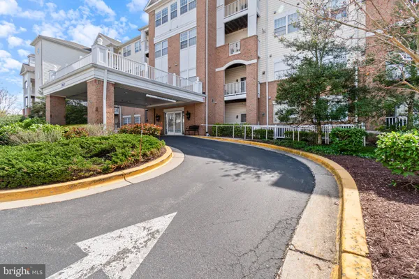 $325,000 | 2607 Chapel Lake Drive, Unit 107, Gambrills, MD 21054