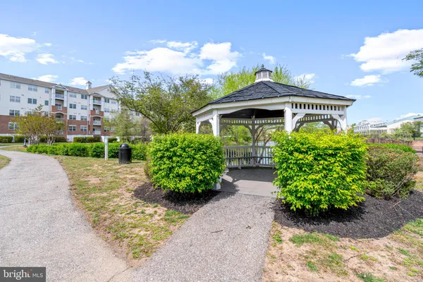 $325,000 | 2607 Chapel Lake Drive, Unit 107, Gambrills, MD 21054