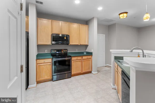 $325,000 | 2607 Chapel Lake Drive, Unit 107, Gambrills, MD 21054