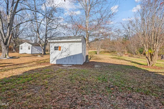 a view of yard with tree in the background