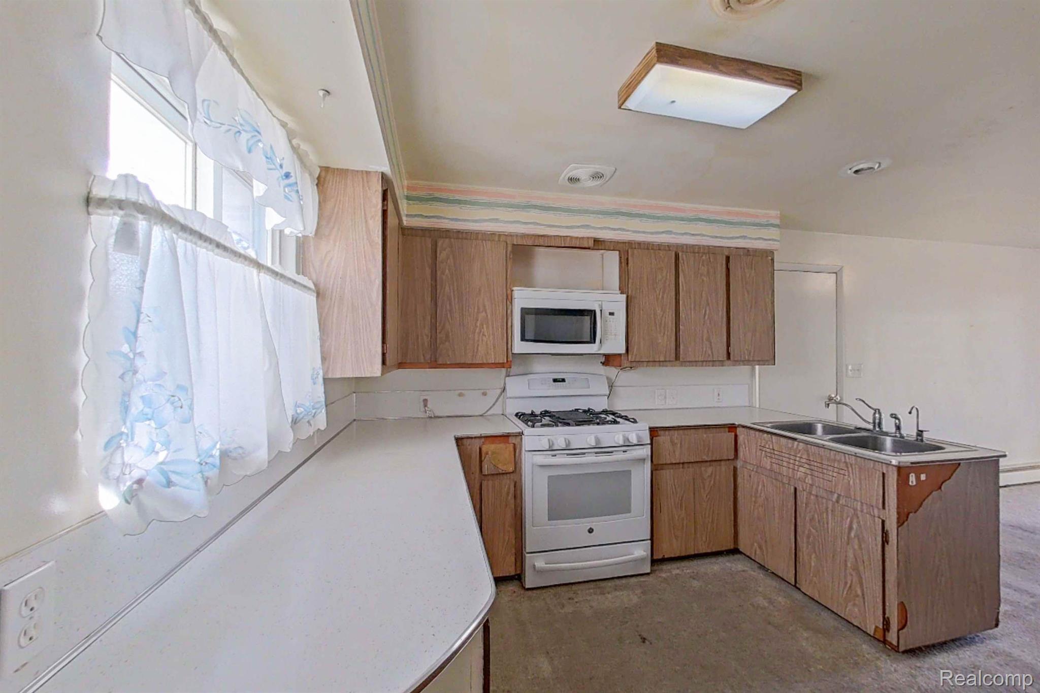 237 Elms Road Flushing, MI 48433 - Photo 8 of 69 Gallery Image 8