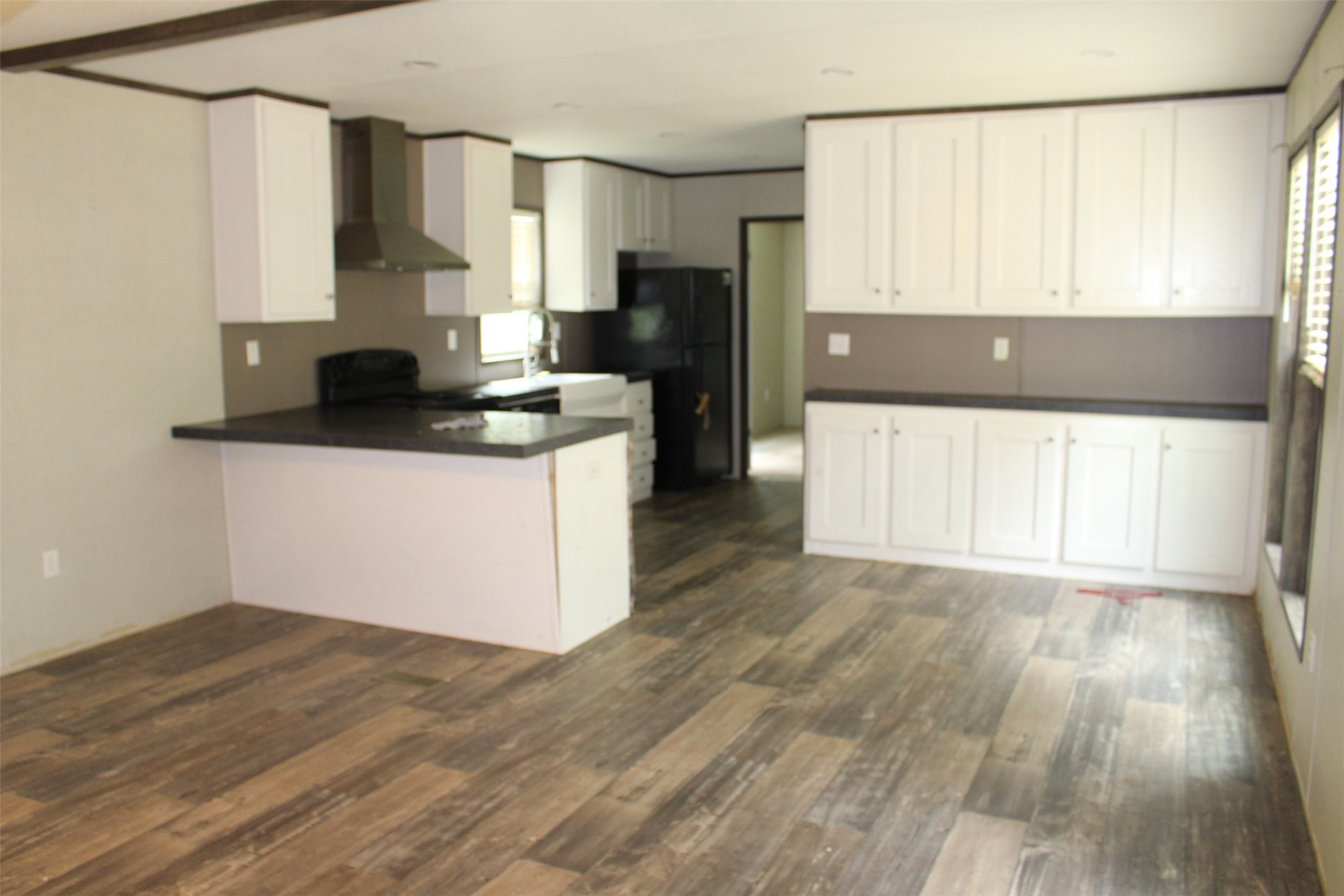 555 Beaver Run Grapeland, TX 75844 - Photo 5 of 21 a kitchen with granite countertop a stove a sink and a refrigerator