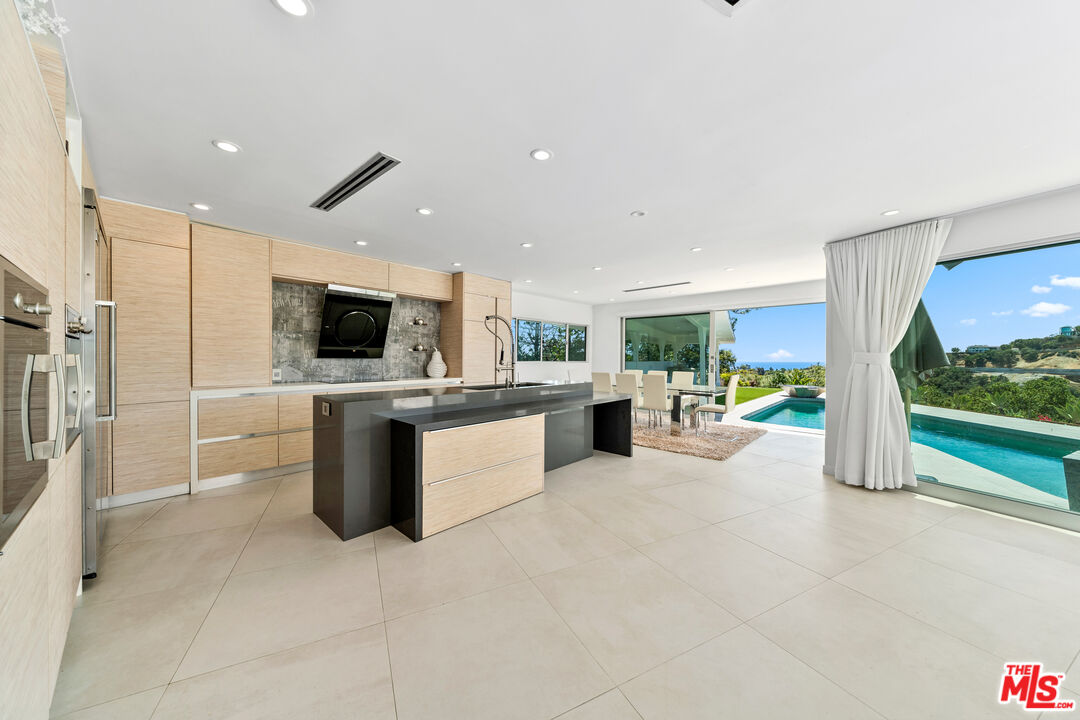 849 Glenmere Way Los Angeles, CA 90049 - Photo 17 of 51 a view of a kitchen with appliances