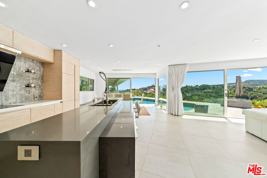 849 Glenmere Way Los Angeles, CA 90049 - Photo 25 of 51 a lobby with furniture and large windows