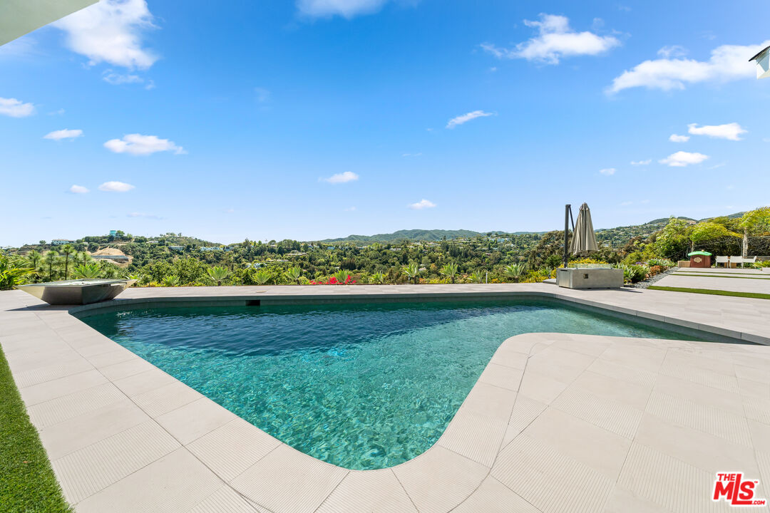849 Glenmere Way Los Angeles, CA 90049 - Photo 42 of 51 a view of a fountain and a yard