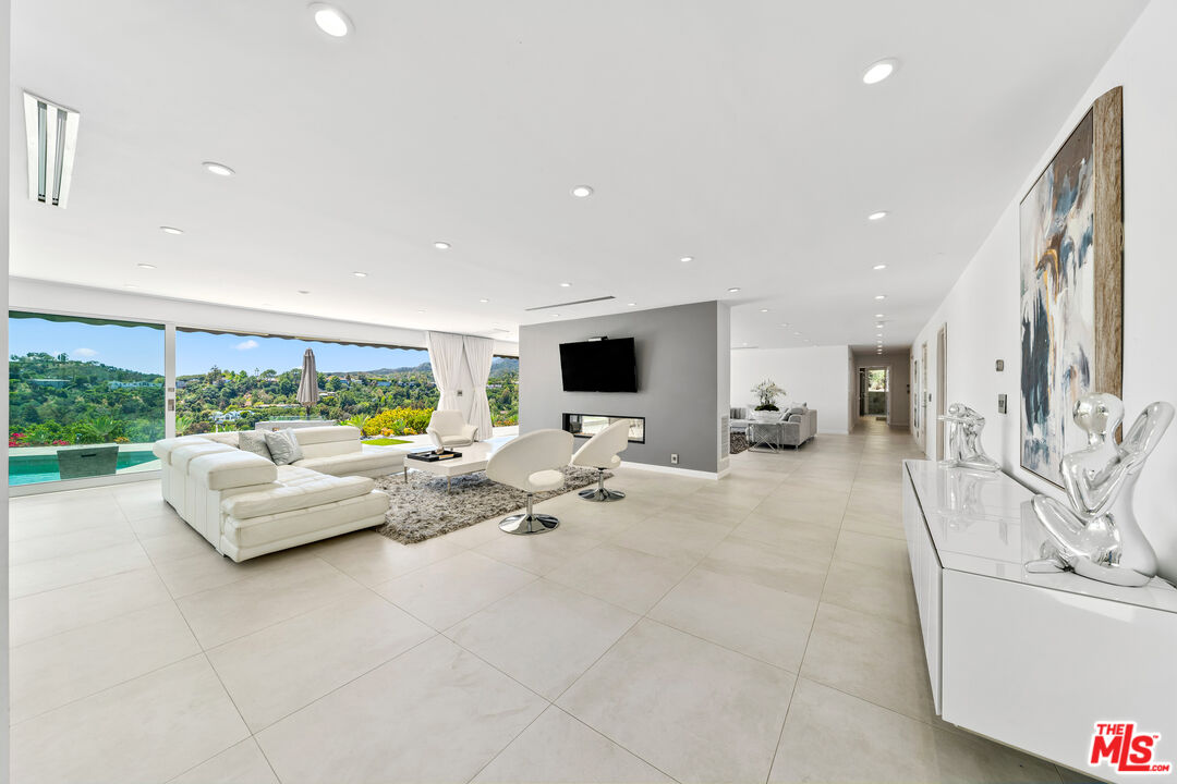 849 Glenmere Way Los Angeles, CA 90049 - Photo 6 of 51 a living room with furniture and a flat screen tv