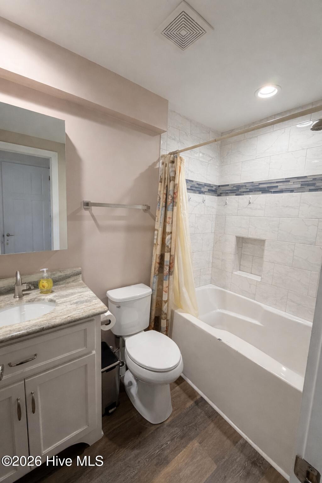 9201 Coast Guard Road, Unit D206 Emerald Isle, NC 28594 - Photo 11 of 13 BAF33A4B-80FB-4213-935C-AE4759AD95B5