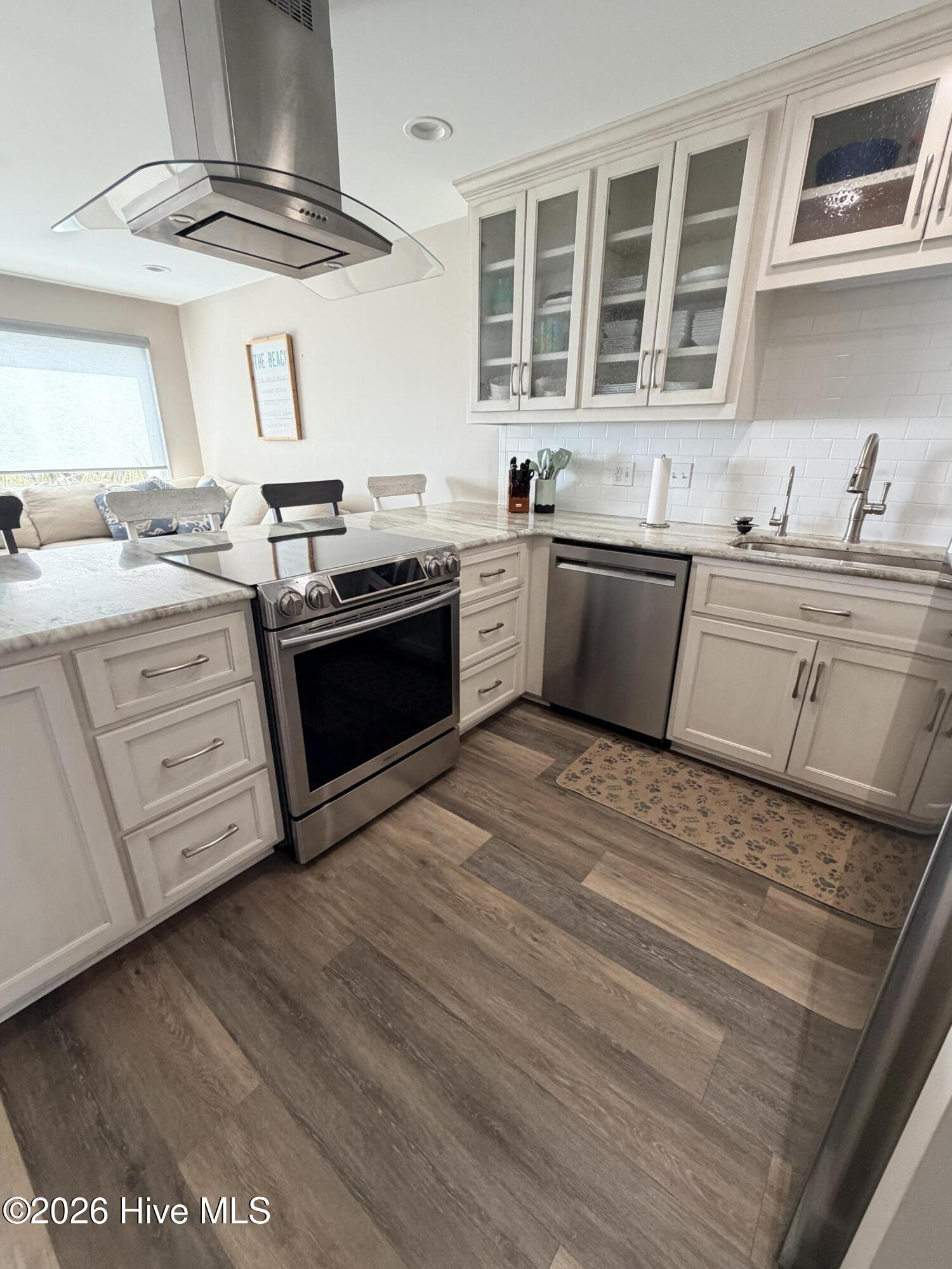 9201 Coast Guard Road, Unit D206 Emerald Isle, NC 28594 - Photo 2 of 13 IMG_4721