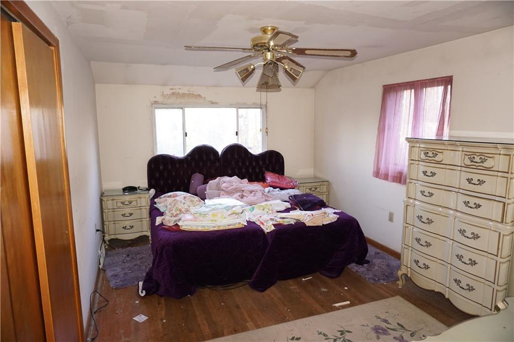 253 Byron Road Pittsburgh, PA 15237 - Photo 14 of 16 Master bedroom with plenty of room to accommodate large furniture.
