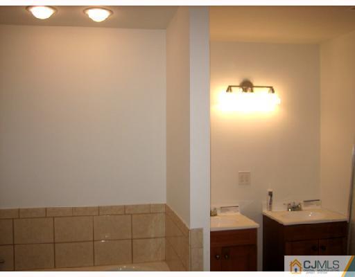 170 Parsonage Road Edison, NJ 08837 - Photo 6 of 10 Gallery Image 6