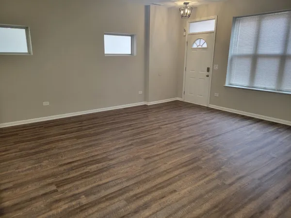 $1,825 | 817 South Kedzie Avenue, Unit 1, Chicago, IL 60612