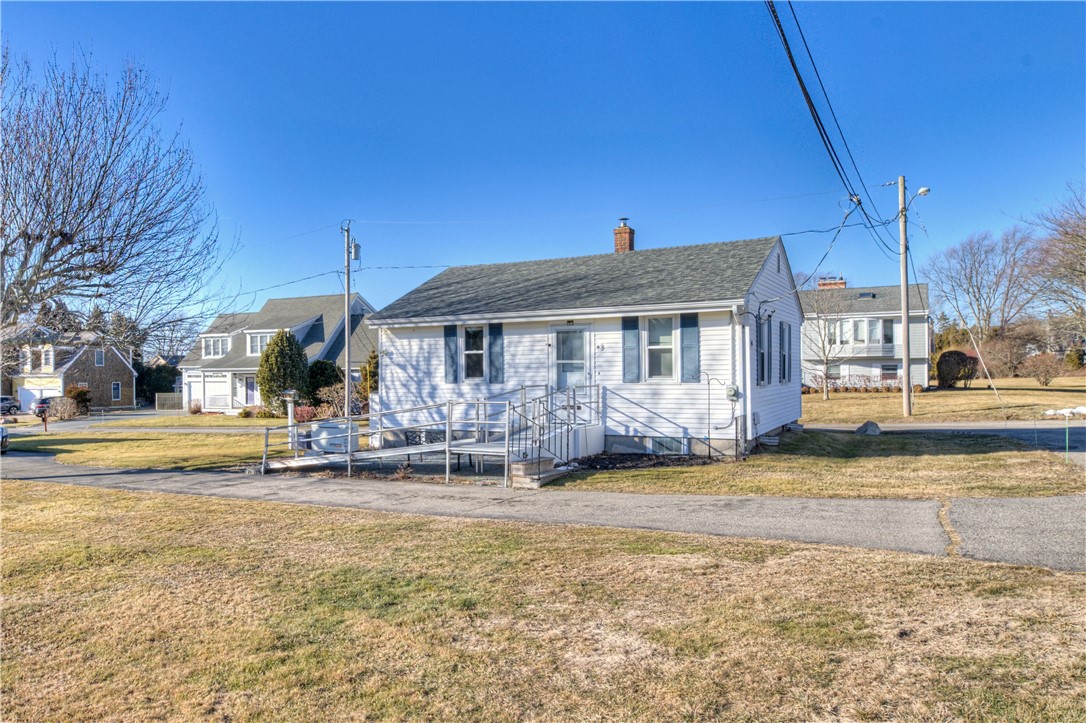 40 Draper Avenue Middletown, RI 02842 - Photo 3 of 43 Gallery Image 3