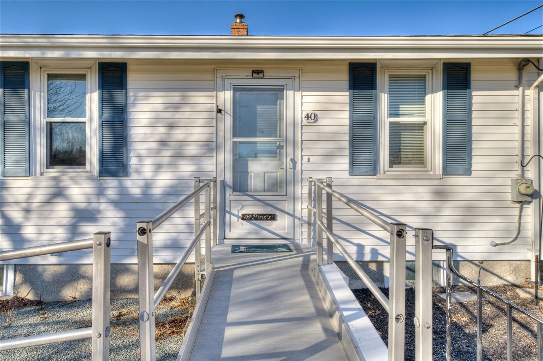 40 Draper Avenue Middletown, RI 02842 - Photo 4 of 43 Gallery Image 4