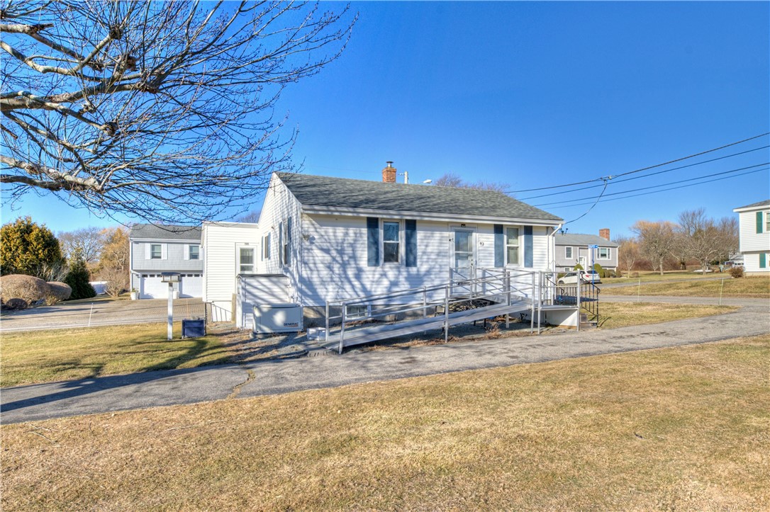 40 Draper Avenue Middletown, RI 02842 - Photo 6 of 43 Gallery Image 6