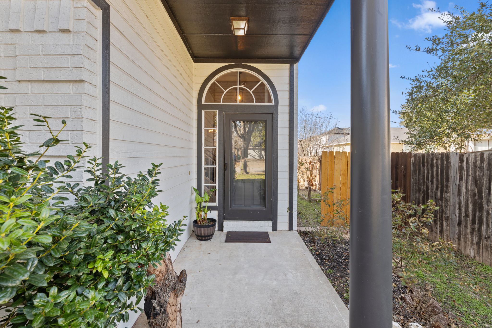 17536 Bishopsgate Drive Pflugerville, TX 78660 - Photo 4 of 35 Doorway to property