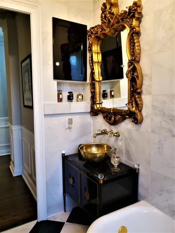 $515,000 | 6334 North Sheridan Road, Unit 3E, Chicago, IL 60660