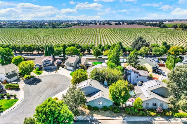 $585,000 | 2 King Place, Woodland, CA 95695