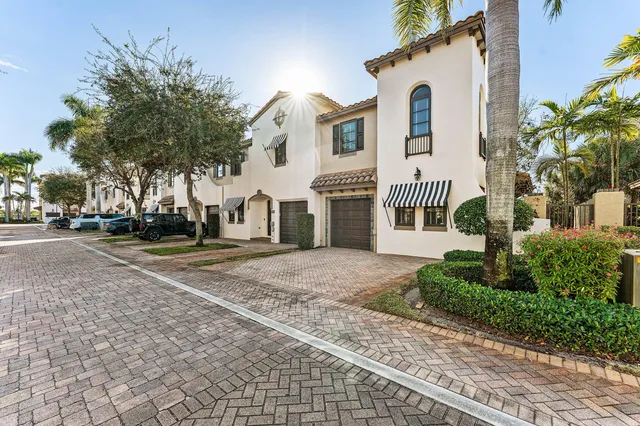 $600,000 | 610 Via Villagio, Hypoluxo, FL 33462