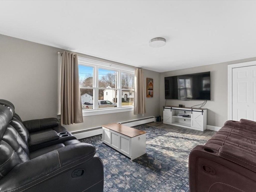 11 Crystal Street Webster, MA 01570 - Photo 12 of 31