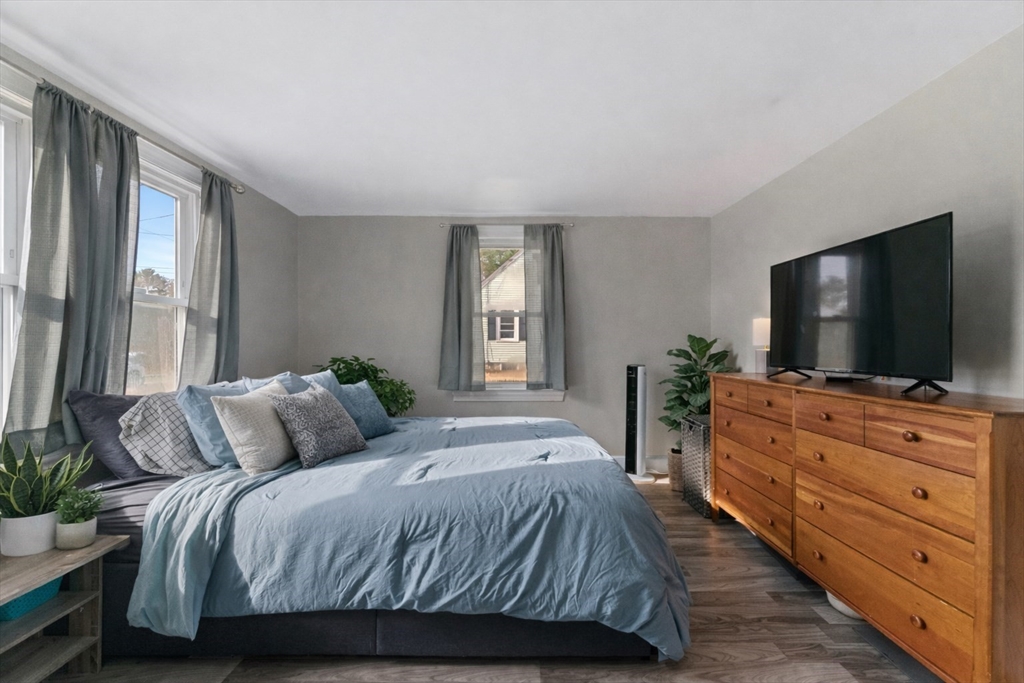 11 Crystal Street Webster, MA 01570 - Photo 17 of 31