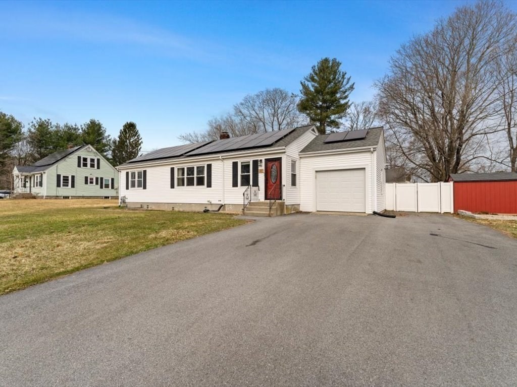 11 Crystal Street Webster, MA 01570 - Photo 4 of 31