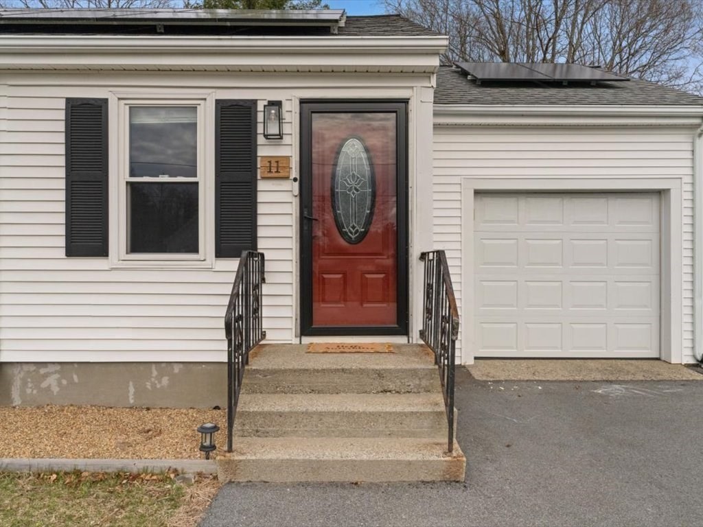 11 Crystal Street Webster, MA 01570 - Photo 6 of 31