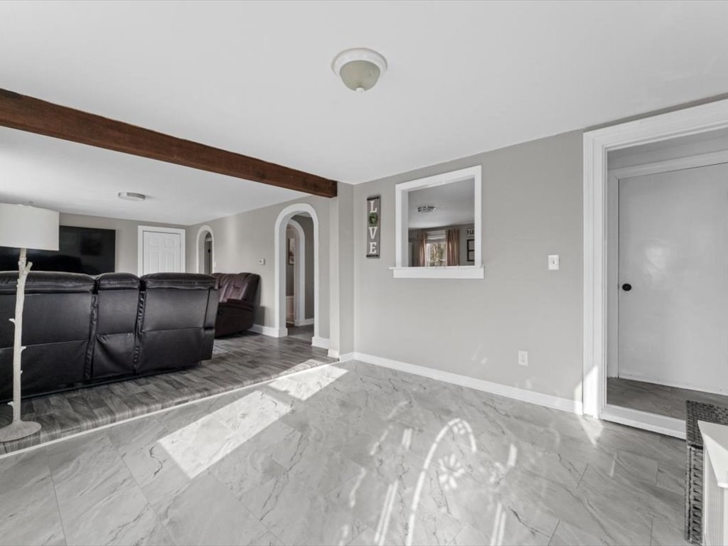 11 Crystal Street Webster, MA 01570 - Photo 8 of 31