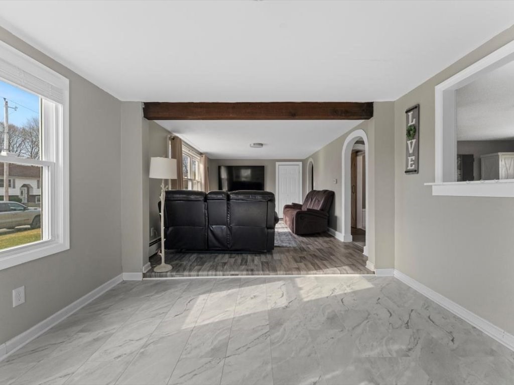 11 Crystal Street Webster, MA 01570 - Photo 9 of 31