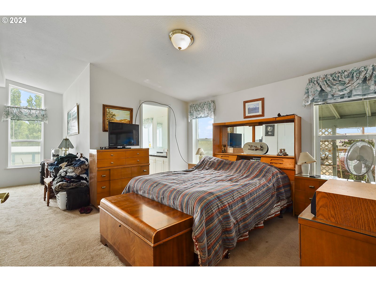 1206 Highway 197 Maupin, OR 97037 - Photo 20 of 31 a bedroom with a bed and wooden floor