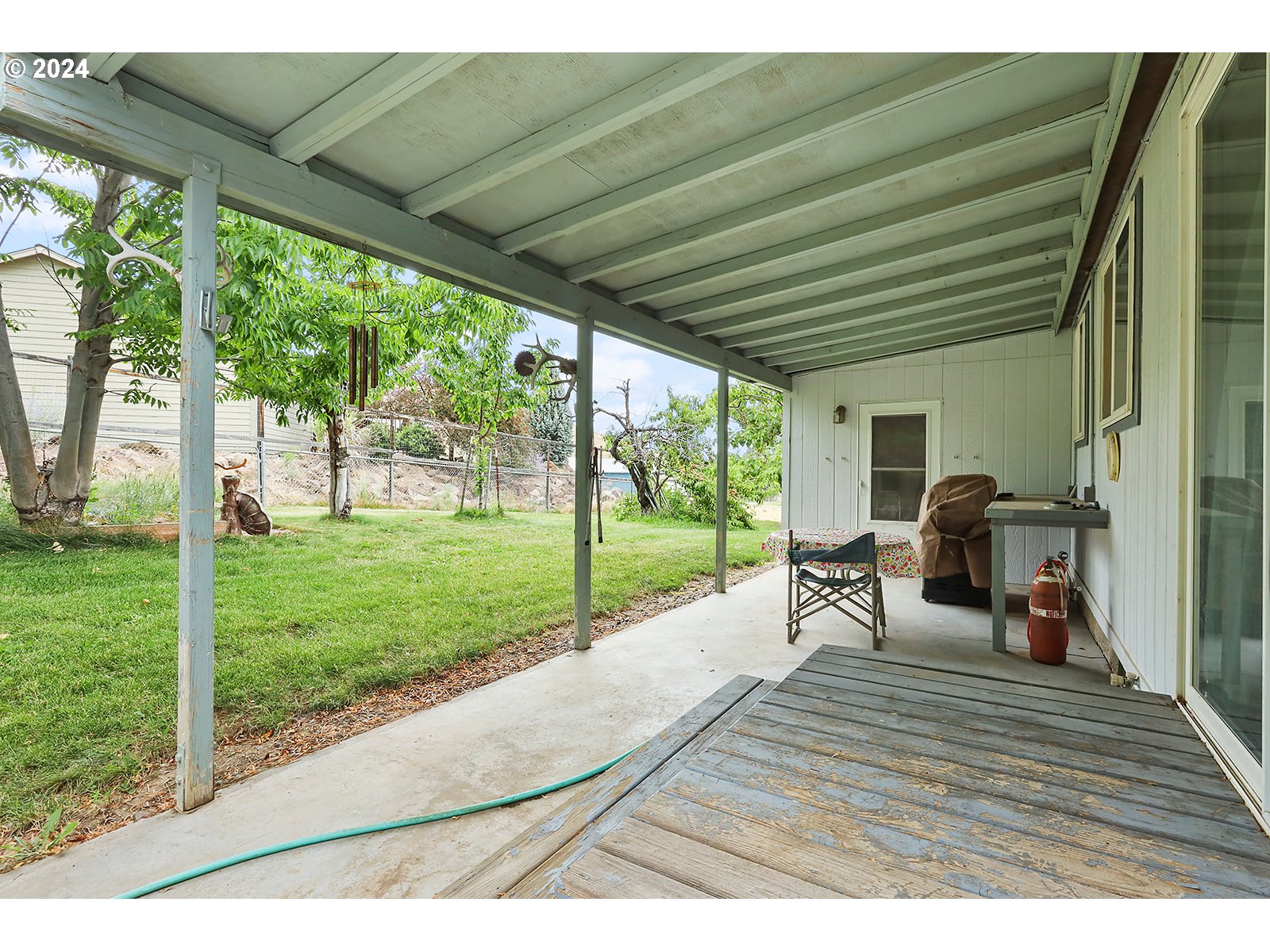 1206 Highway 197 Maupin, OR 97037 - Photo 25 of 31 a view of a backyard with sitting area