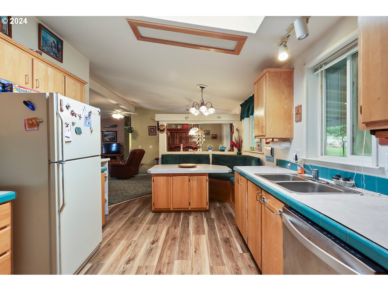 1206 Highway 197 Maupin, OR 97037 - Photo 6 of 31 a kitchen with refrigerator and a sink