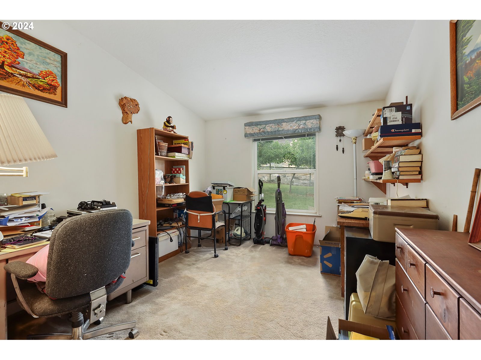 1206 Highway 197 Maupin, OR 97037 - Photo 7 of 31 a workspace with furniture and a window