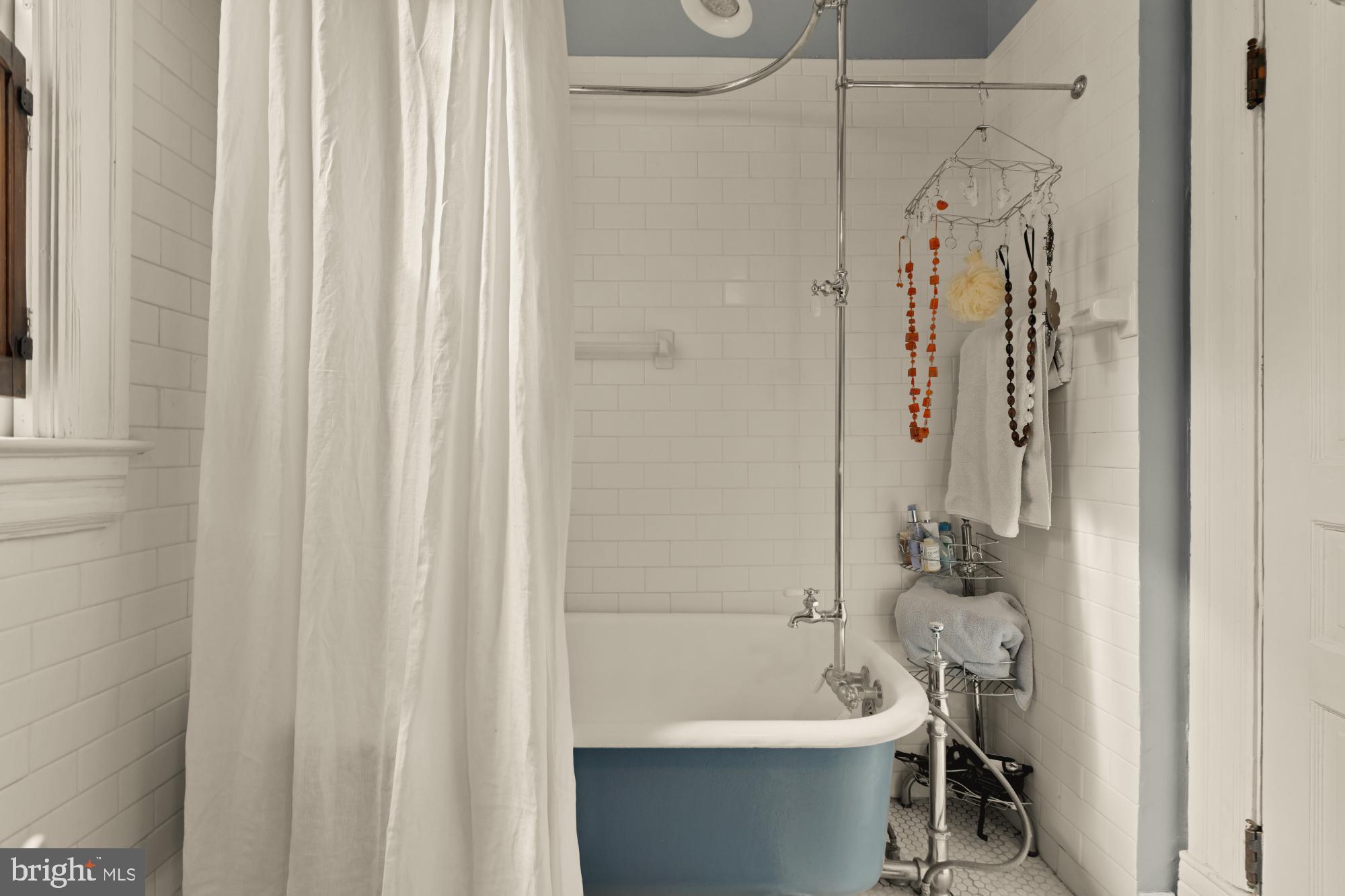 543 11th Street Southeast Washington, DC 20003 - Photo 31 of 41 a bathroom with a shower and a tub