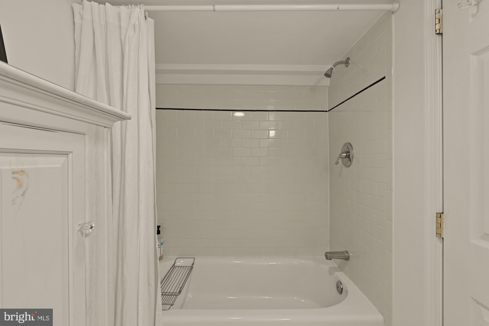 543 11th Street Southeast Washington, DC 20003 - Photo 40 of 41 a bathroom with a bathtub