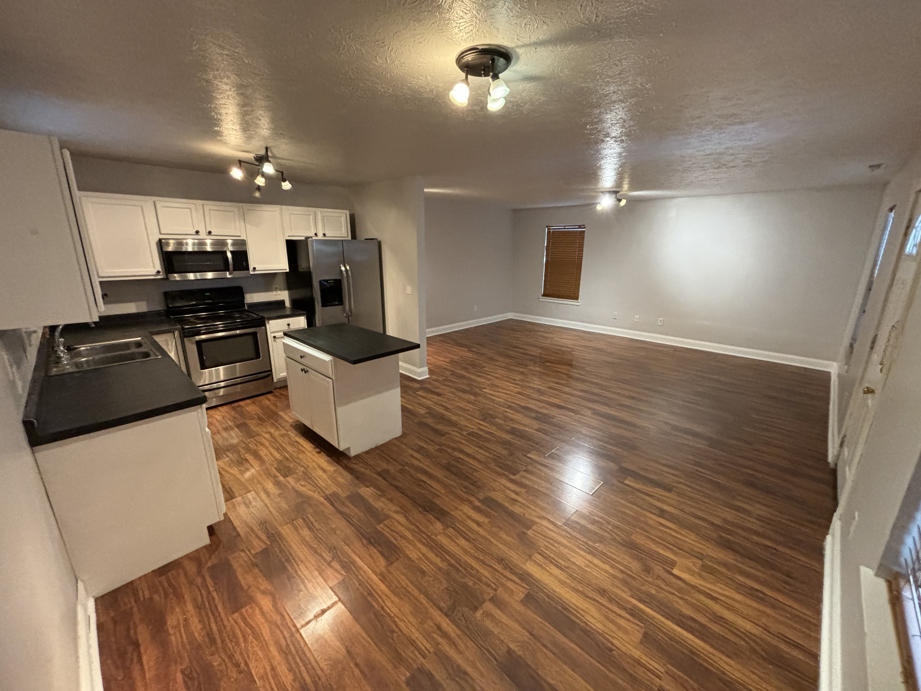 2018 Ralston Avenue Indianapolis, IN 46218 - Photo 3 of 27 Gallery Image 3
