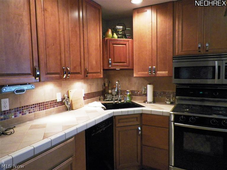 683 Schocalog Road Akron, OH 44320 - Photo 3 of 25 Gallery Image 3