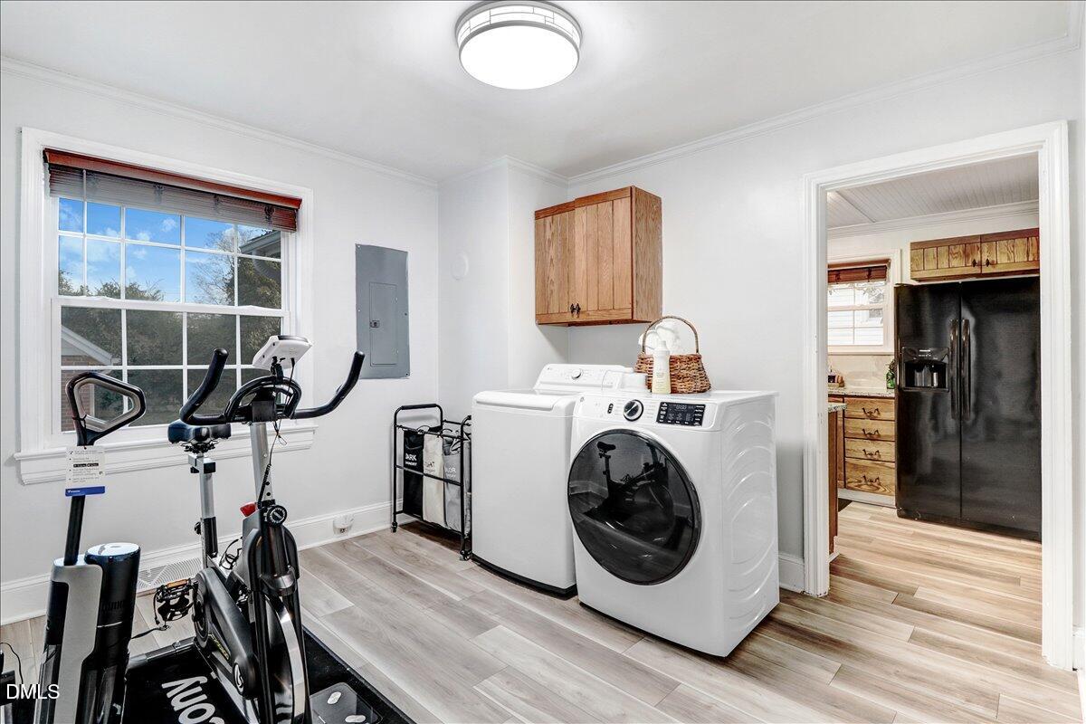 313 South 4th Street Smithfield, NC 27577 - Photo 14 of 31 a utility room with dryer and washer