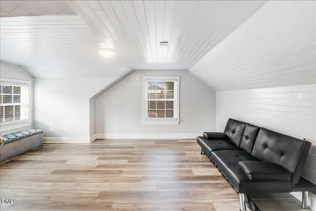 a view of entryway with workspace