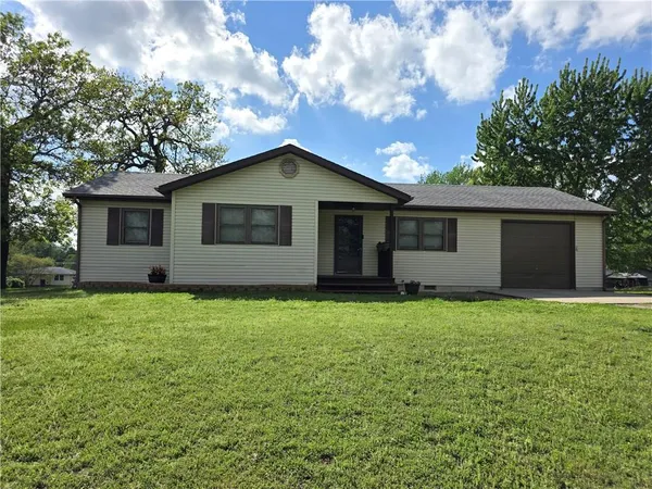 $194,900 | 106 South Vernon Street, El Dorado Springs, MO 64744