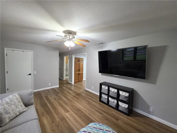 $194,900 | 106 South Vernon Street, El Dorado Springs, MO 64744