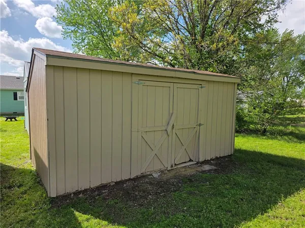 $194,900 | 106 South Vernon Street, El Dorado Springs, MO 64744