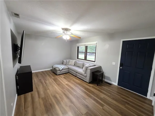 $194,900 | 106 South Vernon Street, El Dorado Springs, MO 64744