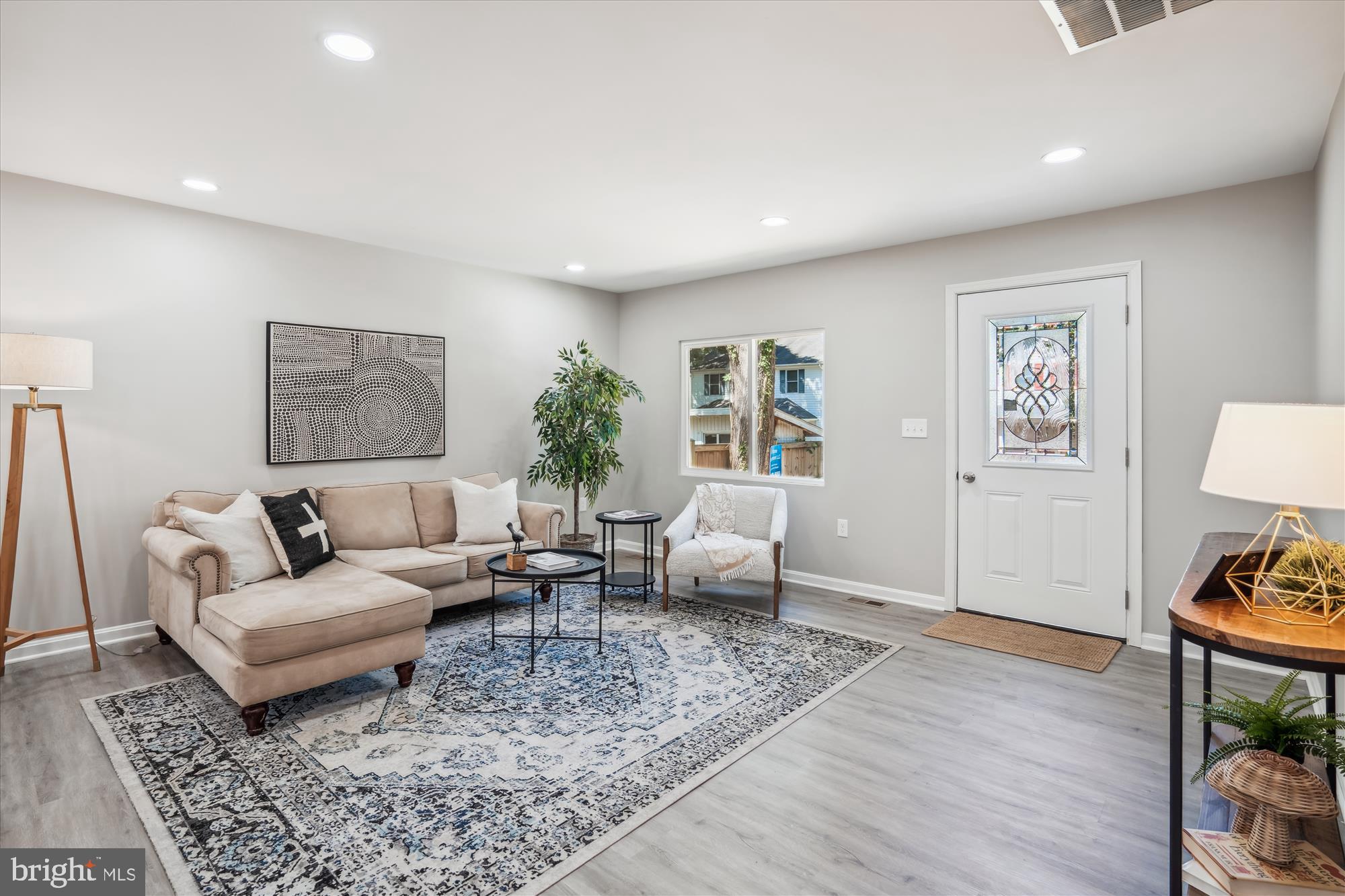 654 Arleigh Road Severna Park, MD 21146 - Photo 2 of 39 Living Room