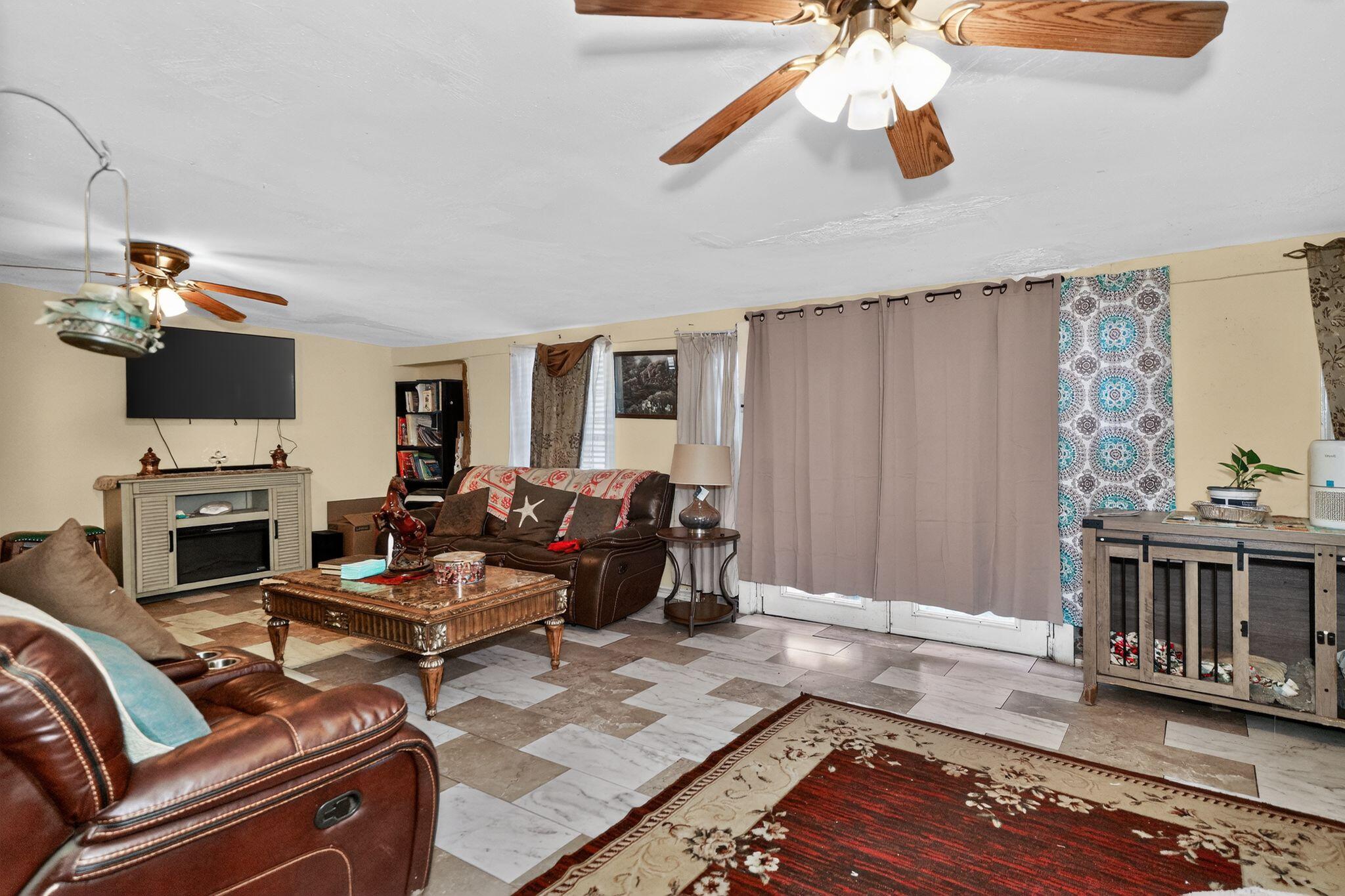 7638 Sundown Creek Road Greenville, FL 32331 - Photo 12 of 30 Living Room
