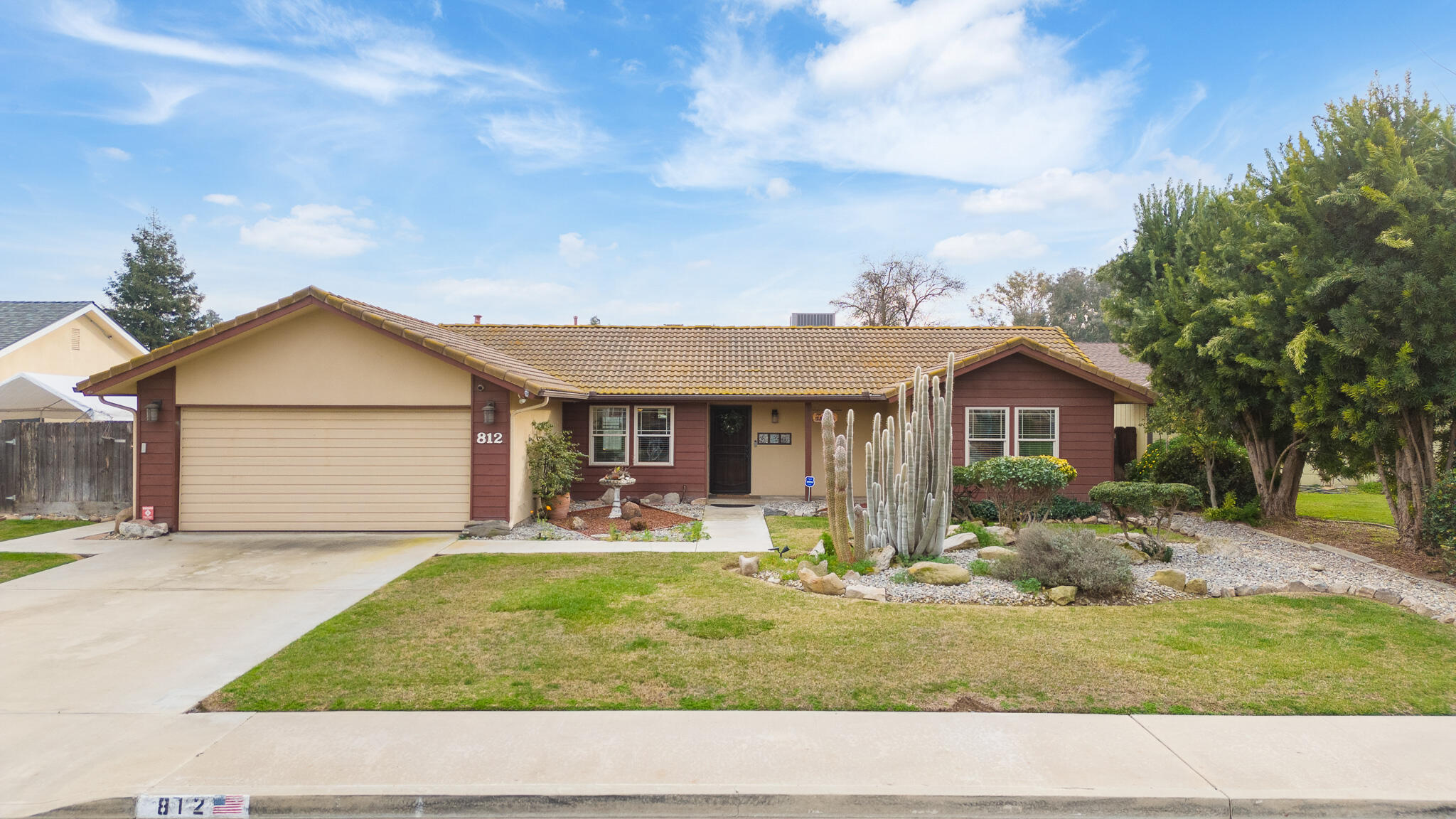 812 Woods Place Exeter, CA 93221 - Photo 4 of 47 2 Exterior Original