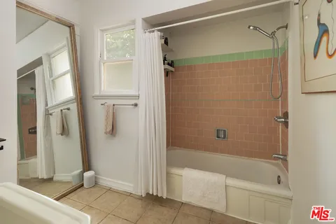 $2,000,000 | 727 Amoroso Place, Venice, CA 90291