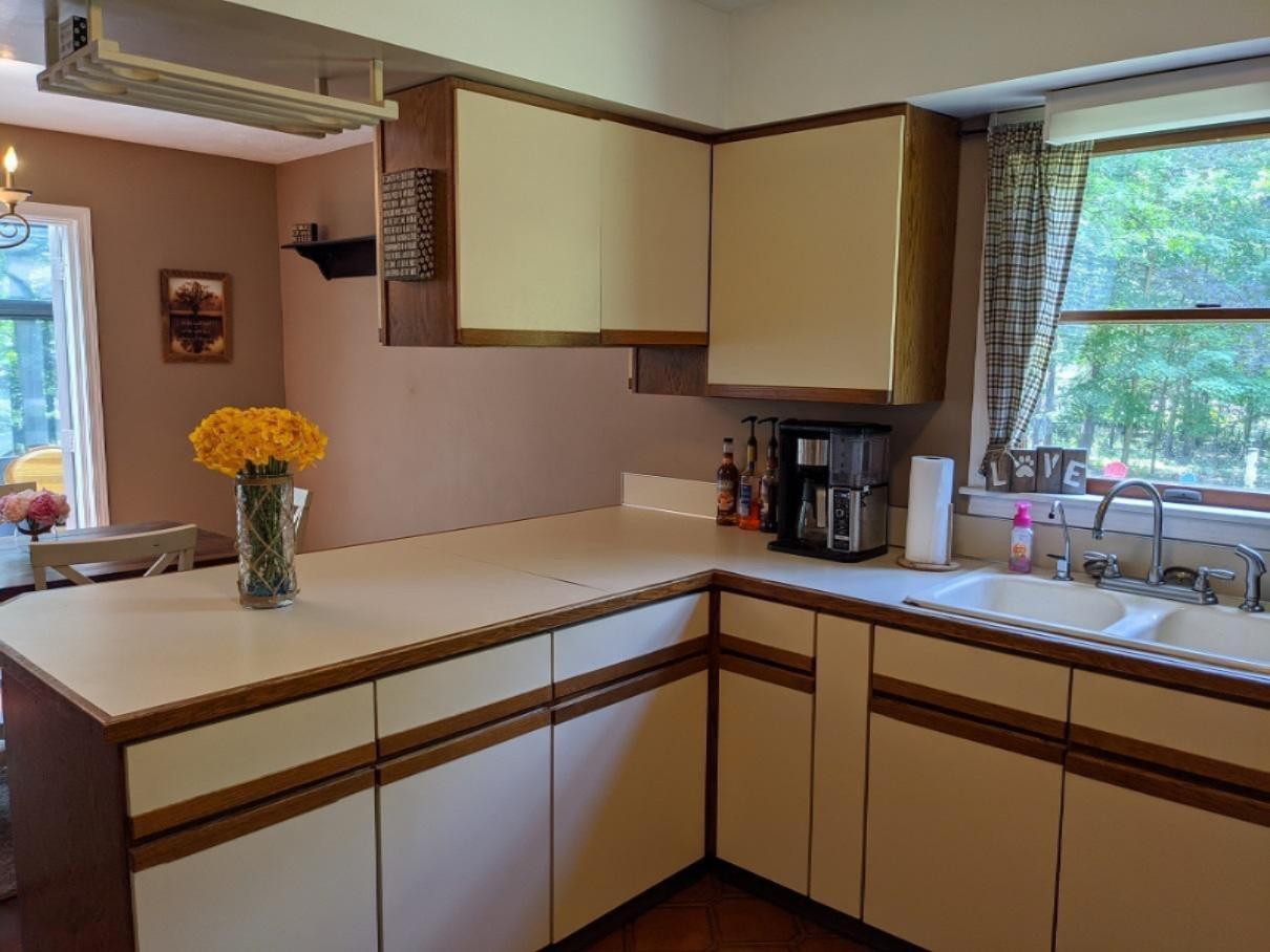 9491 River Road Greenville, MI 48838 - Photo 6 of 25 13 Kitchen (1)