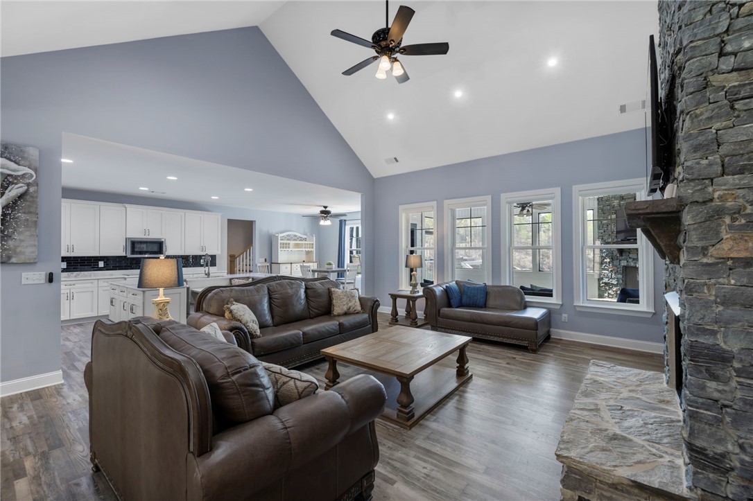 427 Sue Craig Road Six Mile, SC 29682 - Photo 10 of 50 Living Room